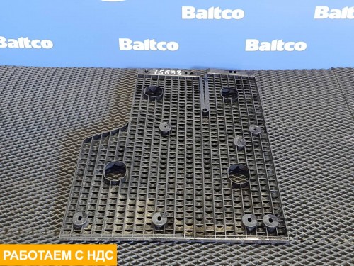 Брызговик передний правый